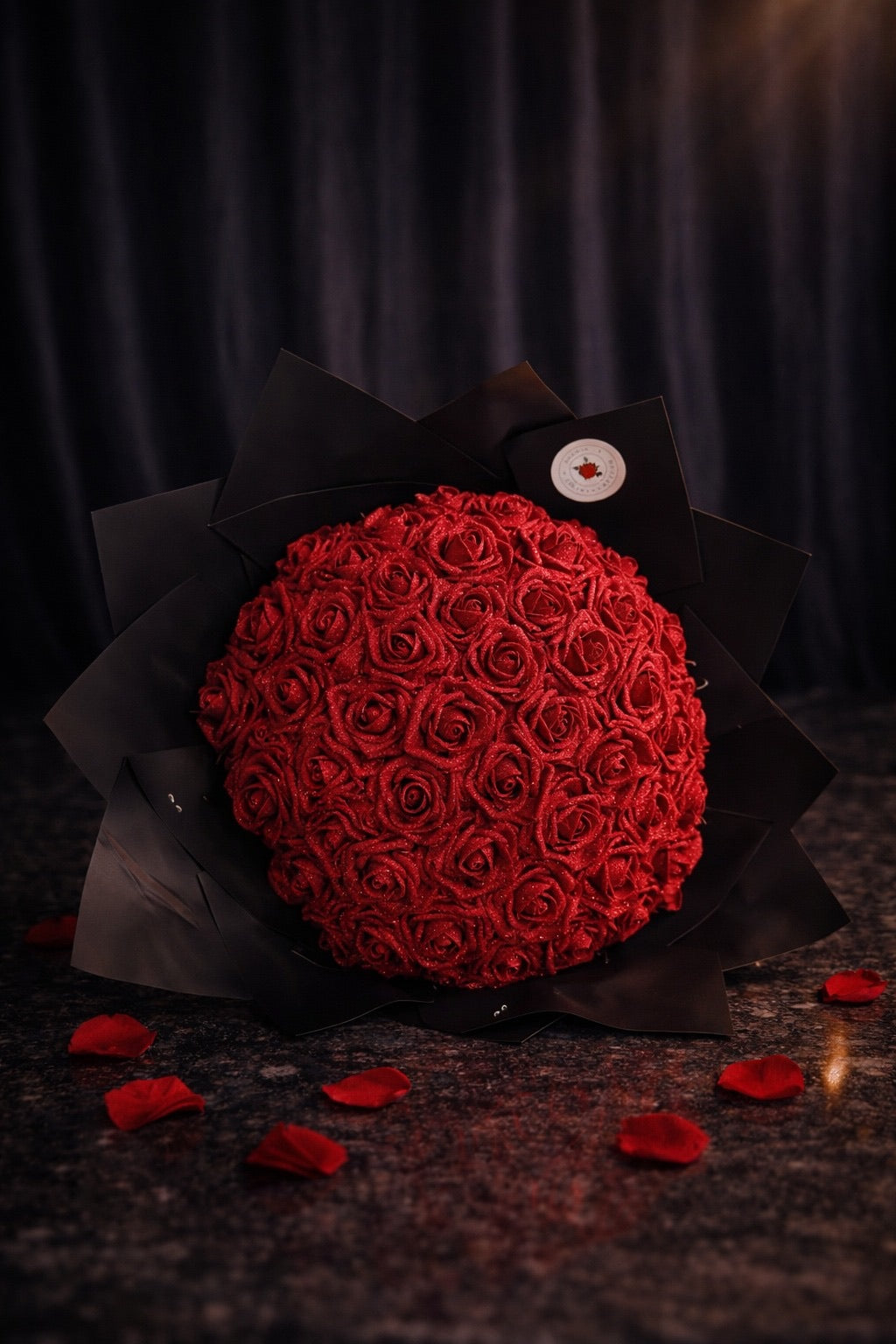 Roter Glitzerrosenstrauß
